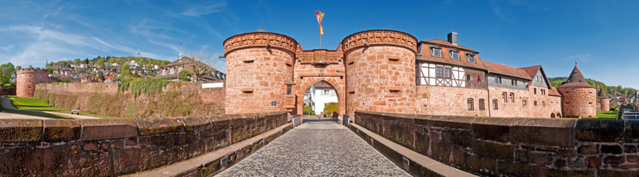 Die Stadtmauer von Büdingen mit Jerusalemer Tor