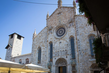 Fototapeta na wymiar Como Cathedral on Lake Como