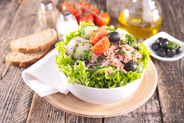 salad with tuna