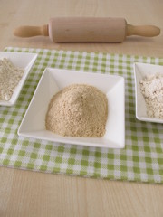 Mehl und Sauerteigextrakt