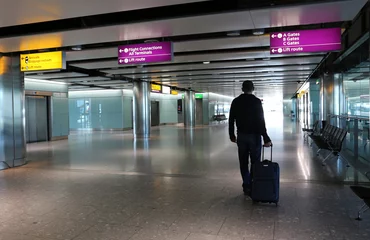 Papier Peint photo autocollant Aéroport Man with suitcase at an airport lobby.