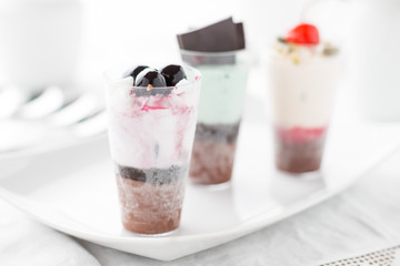 Dessert freddo nel bicchierino