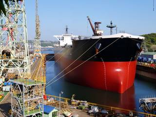 造船産業とジブクレーン