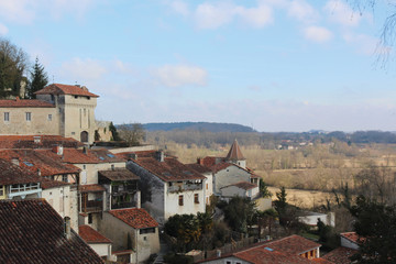 Fototapeta na wymiar Charente - vue Aubeterre sur dronne - village typique charentes