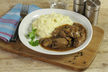 sauté de boeuf et purée 30042015