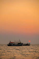 Naklejka premium Tropical sunset in Sihanoukville