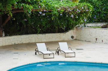 Fototapeta premium Pool bed at the blue swimming pool in Tropical Paradise