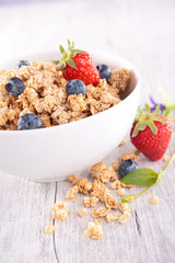 granola with berry