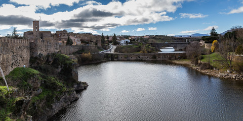 Obraz premium Río Lozoya en Buitrago
