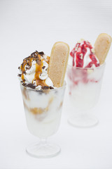 Frozen Yogurt mit Karamell