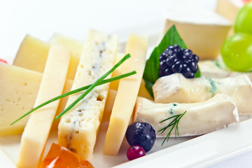 cheese with berries