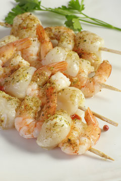 brochettes de saint-jacques et crevettes 30042015
