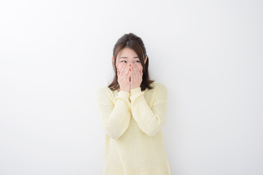 恥ずかしい・若い女性