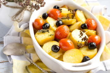 Baking potato with tomato and olives