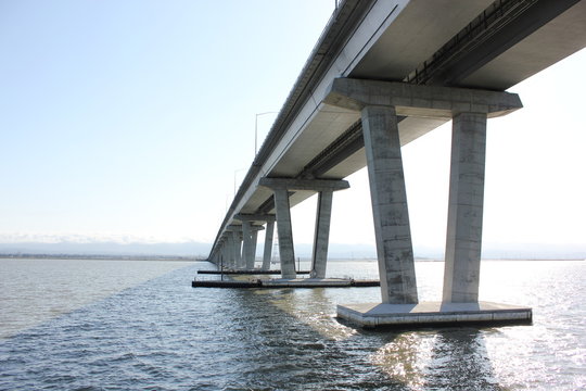 Fototapeta Large bridge over water seen from below
