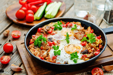 fried eggs with peppers, tomatoes, quinoa and mushrooms