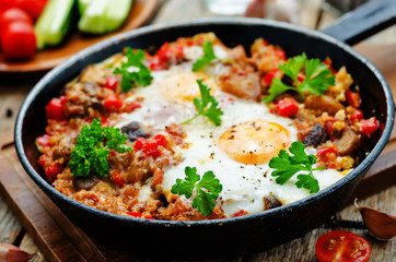 fried eggs with peppers, tomatoes, quinoa and mushrooms