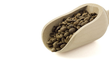 Kürek içindeki kahve çekirdekleri