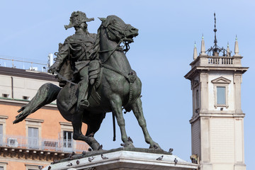 Obraz premium Statue of Viktor Emmanuel II in Milan