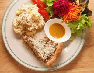 Caramelize Onion and bacon quiche