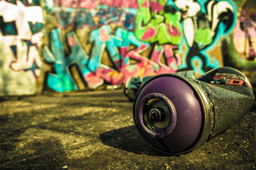Spray peut utilisé pour les graffitis   Banque d& 39 images