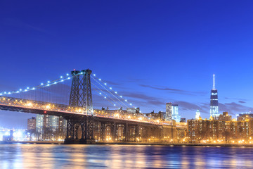 Fototapeta na wymiar Williamsburg Bridge with New york city skyline.