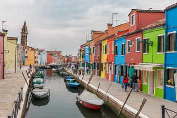 Venise Burano canal maisons colorées