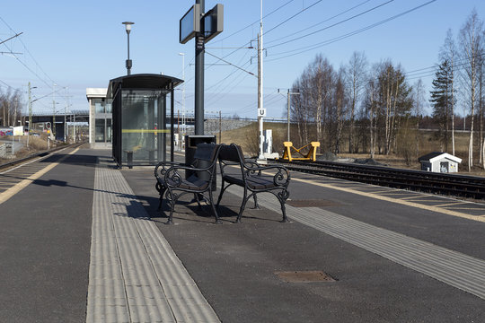 An empty platform with a bench to sit down