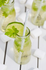 Waldmeister Eistee mit Sekt