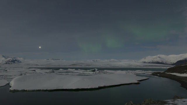 4K Time lapse close up Northern Lights Jökulsarlon
