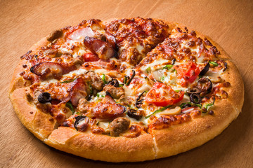 ミックスピザ　Pizza of bacon and the cheese