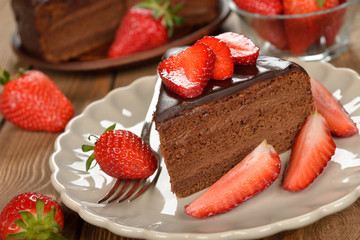 Chocolate cake with strawberries