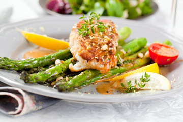 Spargel fisch teller