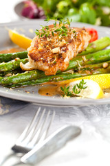 Spargel fisch teller