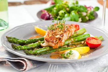 Spargel fisch teller
