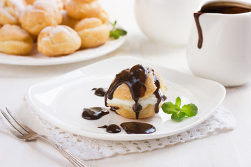  profiteroles with cream and chocolate sauce