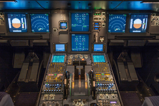 Verkehrsflugzeug, Cockpit