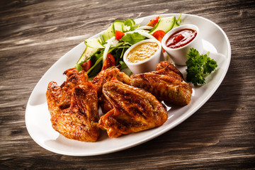 Grilled chicken nuggets and vegetables 