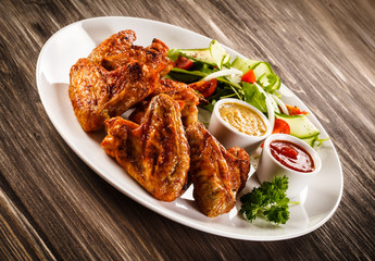 Grilled chicken nuggets and vegetables 