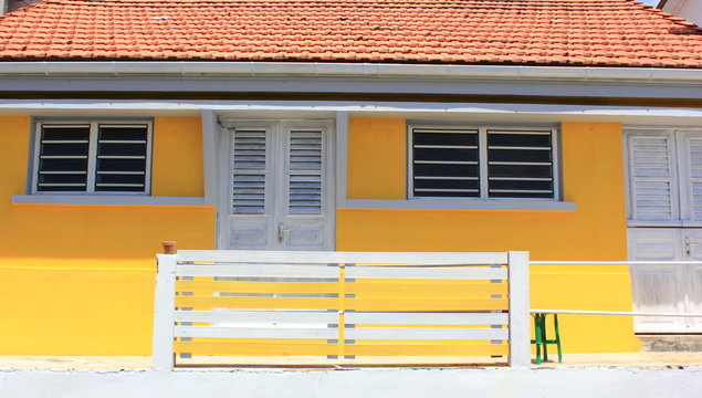 Maison jaune