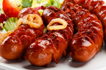 Grilled sausages and vegetables 