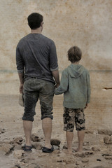 Obraz na płótnie Canvas father and son walking on the beach
