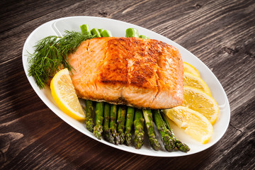 Grilled salmon and asparagus
