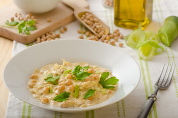 Chickpeas with paprika, cream sauce