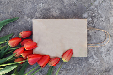 Красные тюльпаны для поздравления