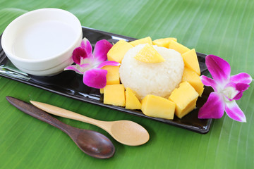 mango sticky rice local dessert.