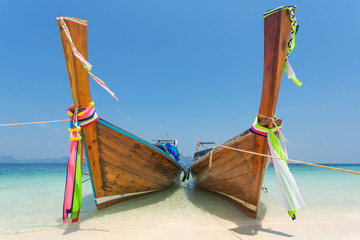 Fototapeta premium Longtail boats at the tropical beach of Poda island in Andaman s