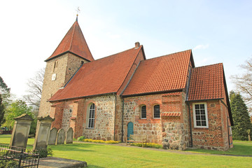 Fototapeta na wymiar St. Bartholomäus-Kirche Kirchwalsede (1150, Niedersachsen)