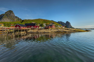 Norwegia, Lofoty, typowe czerwone domki 