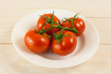 tomatos in plate